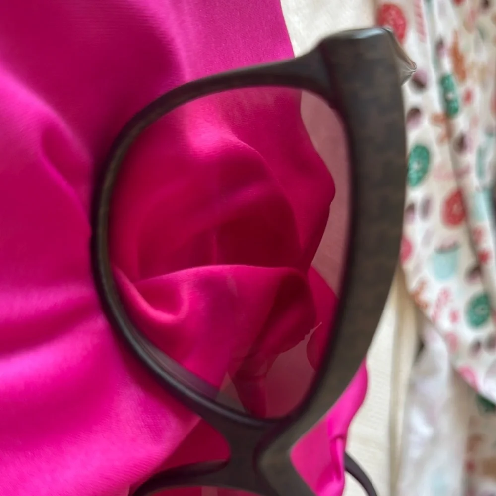 Chic Black Sunglasses